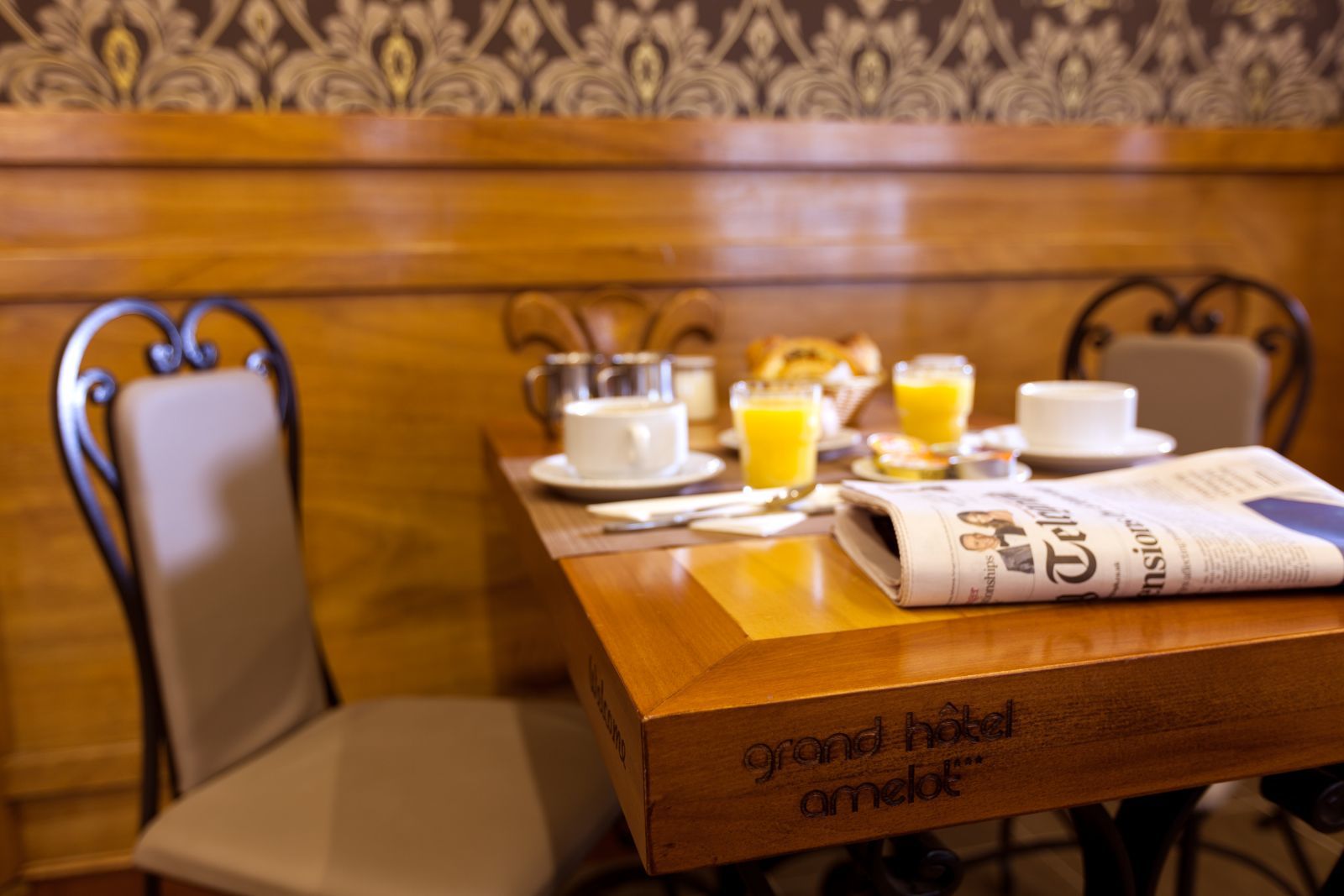 Grand Hotel Amelot Paris Bagian luar foto