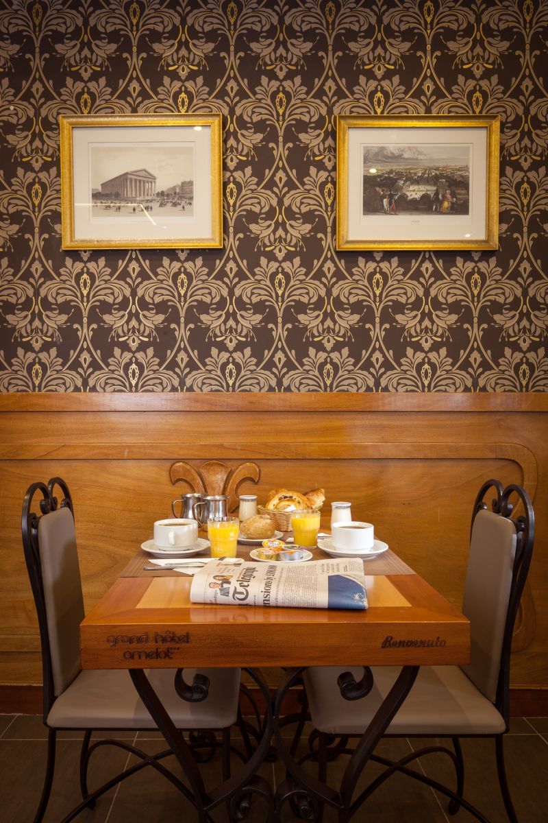 Grand Hotel Amelot Paris Bagian luar foto