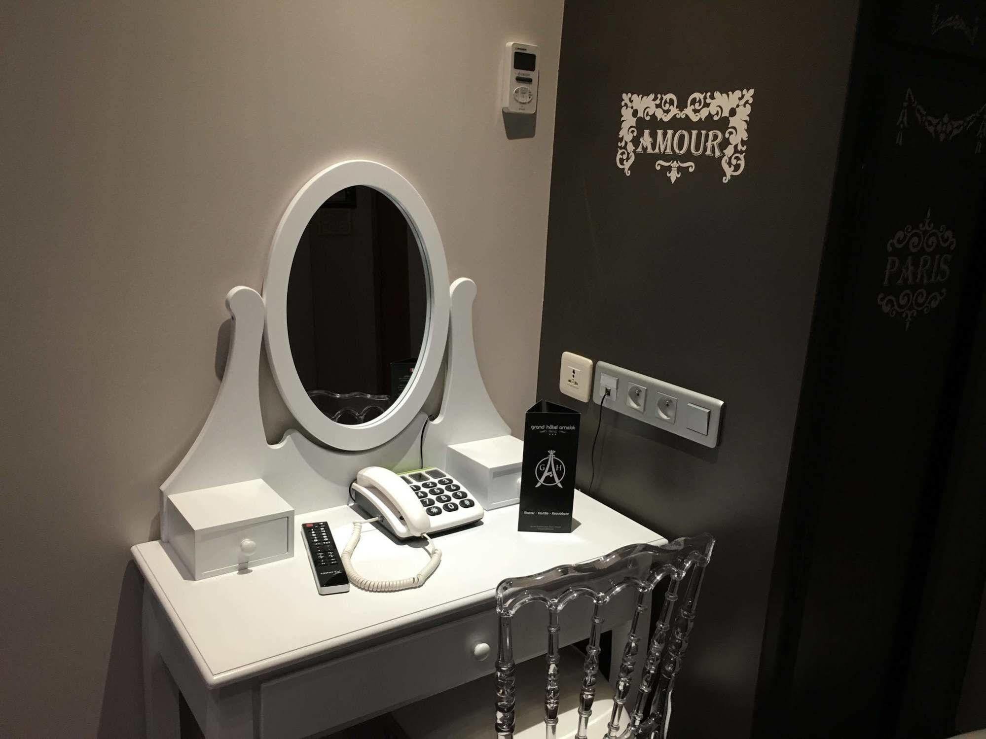 Grand Hotel Amelot Paris Bagian luar foto
