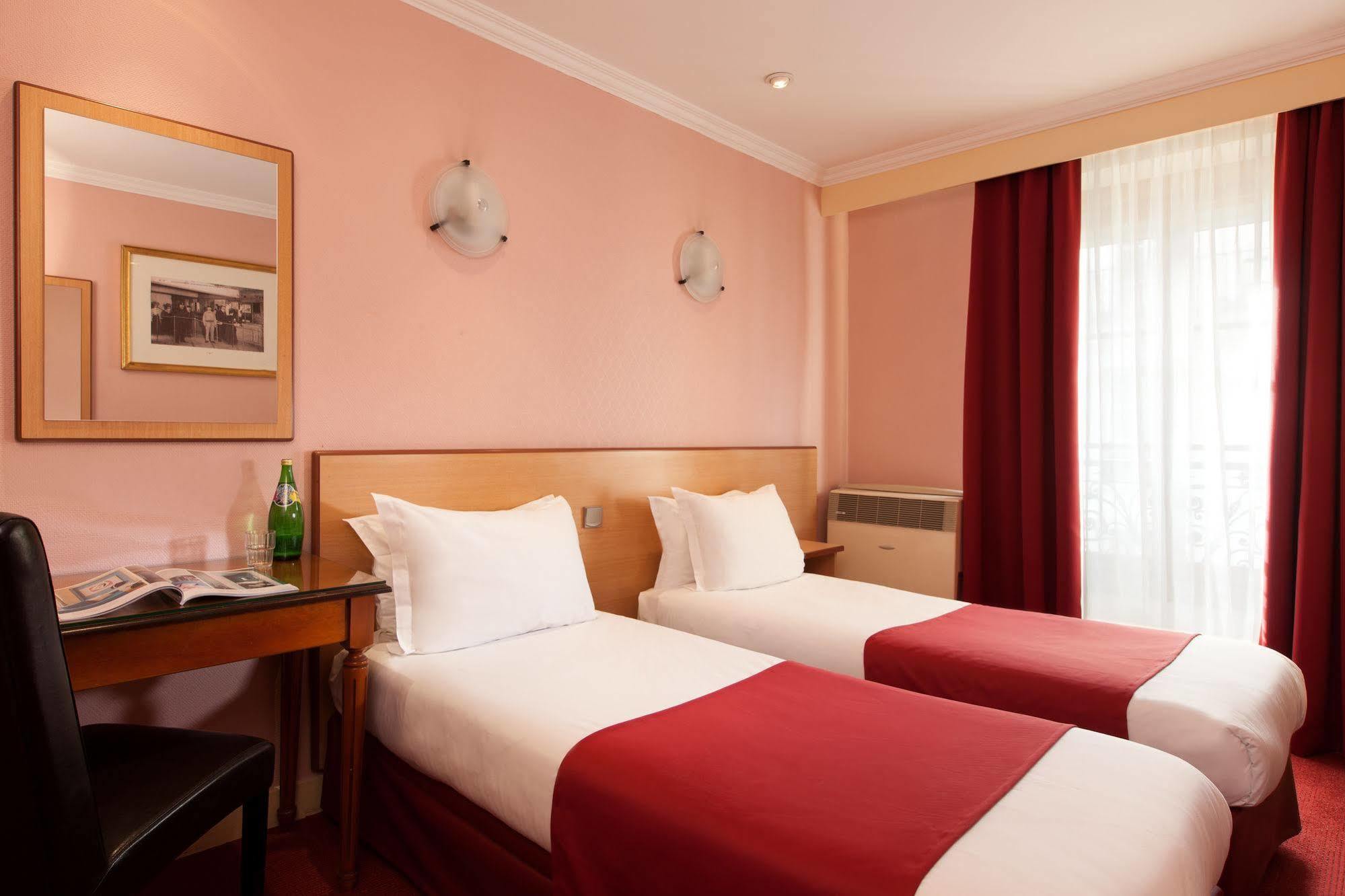 Grand Hotel Amelot Paris Bagian luar foto