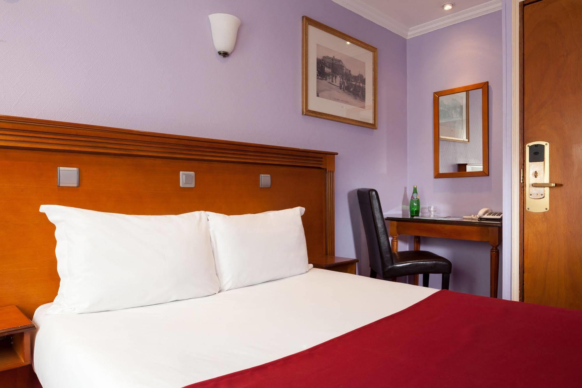 Grand Hotel Amelot Paris Bagian luar foto