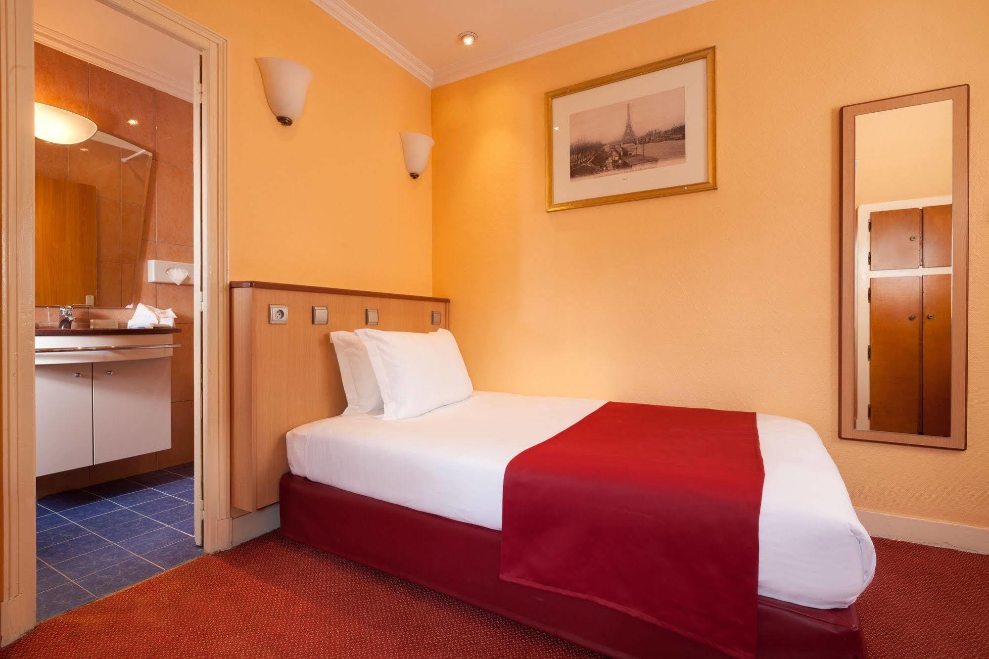 Grand Hotel Amelot Paris Bagian luar foto