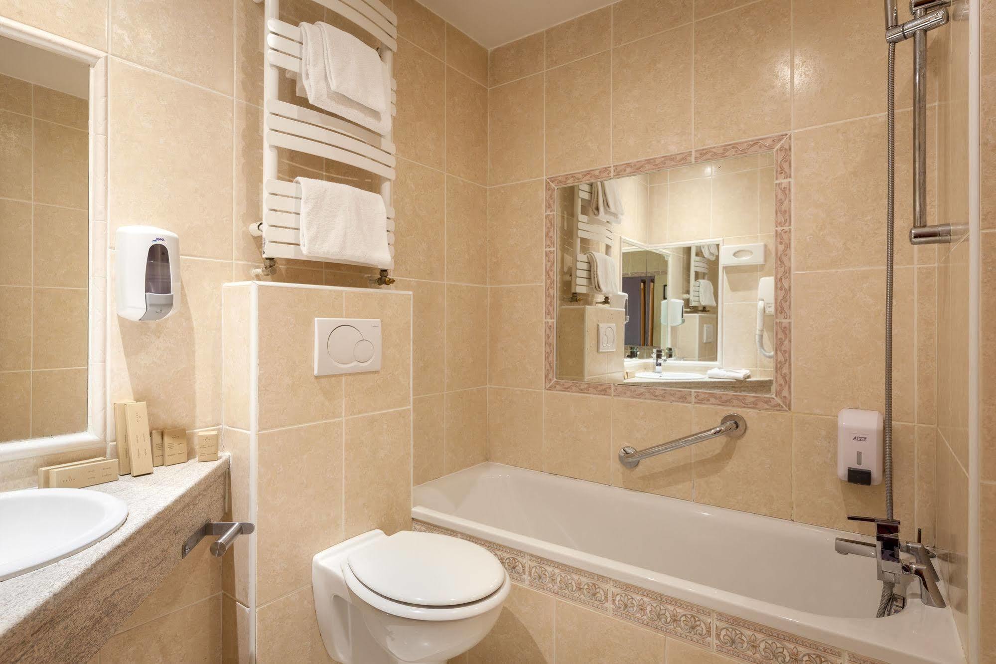 Grand Hotel Amelot Paris Bagian luar foto