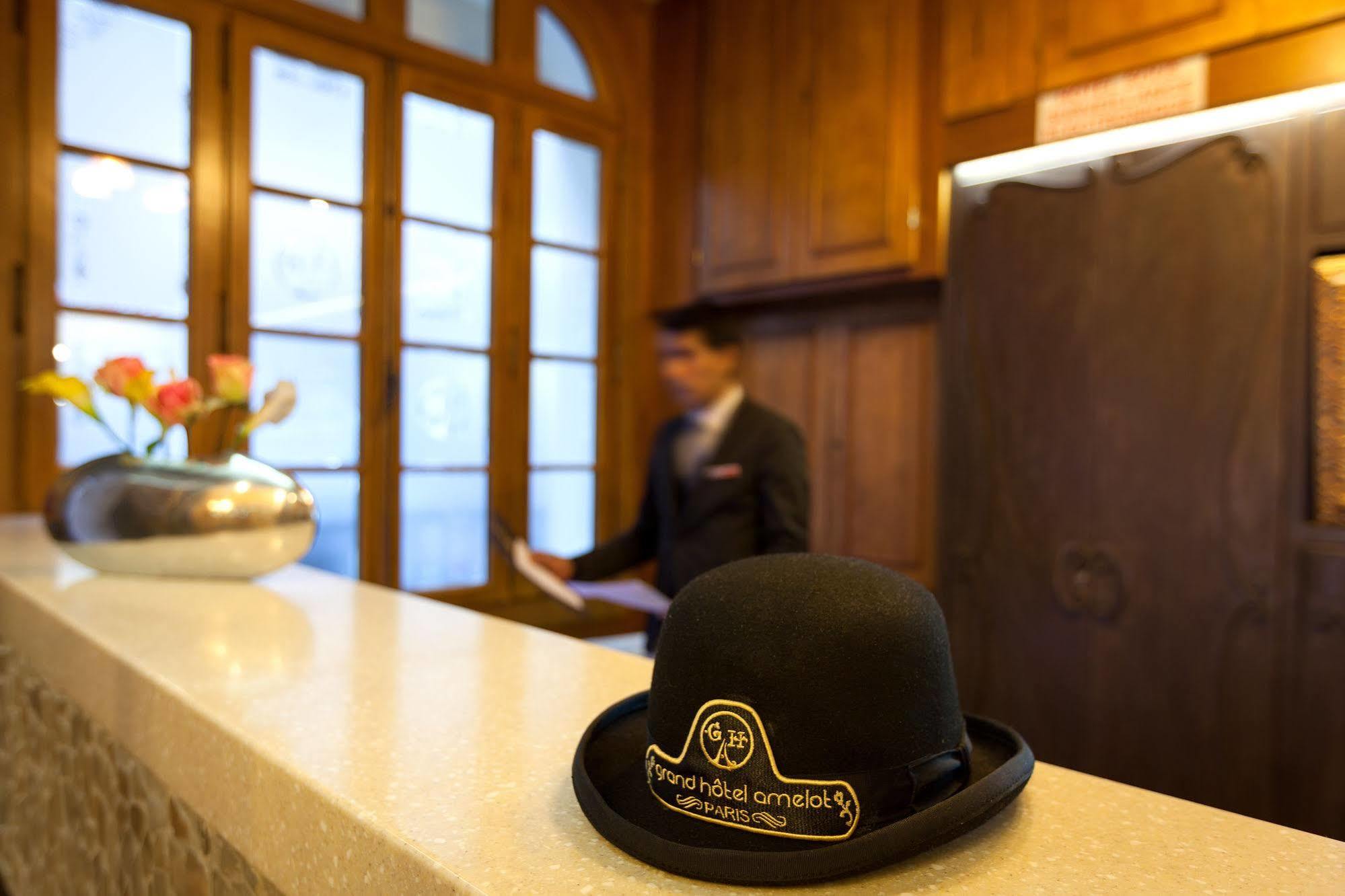 Grand Hotel Amelot Paris Bagian luar foto