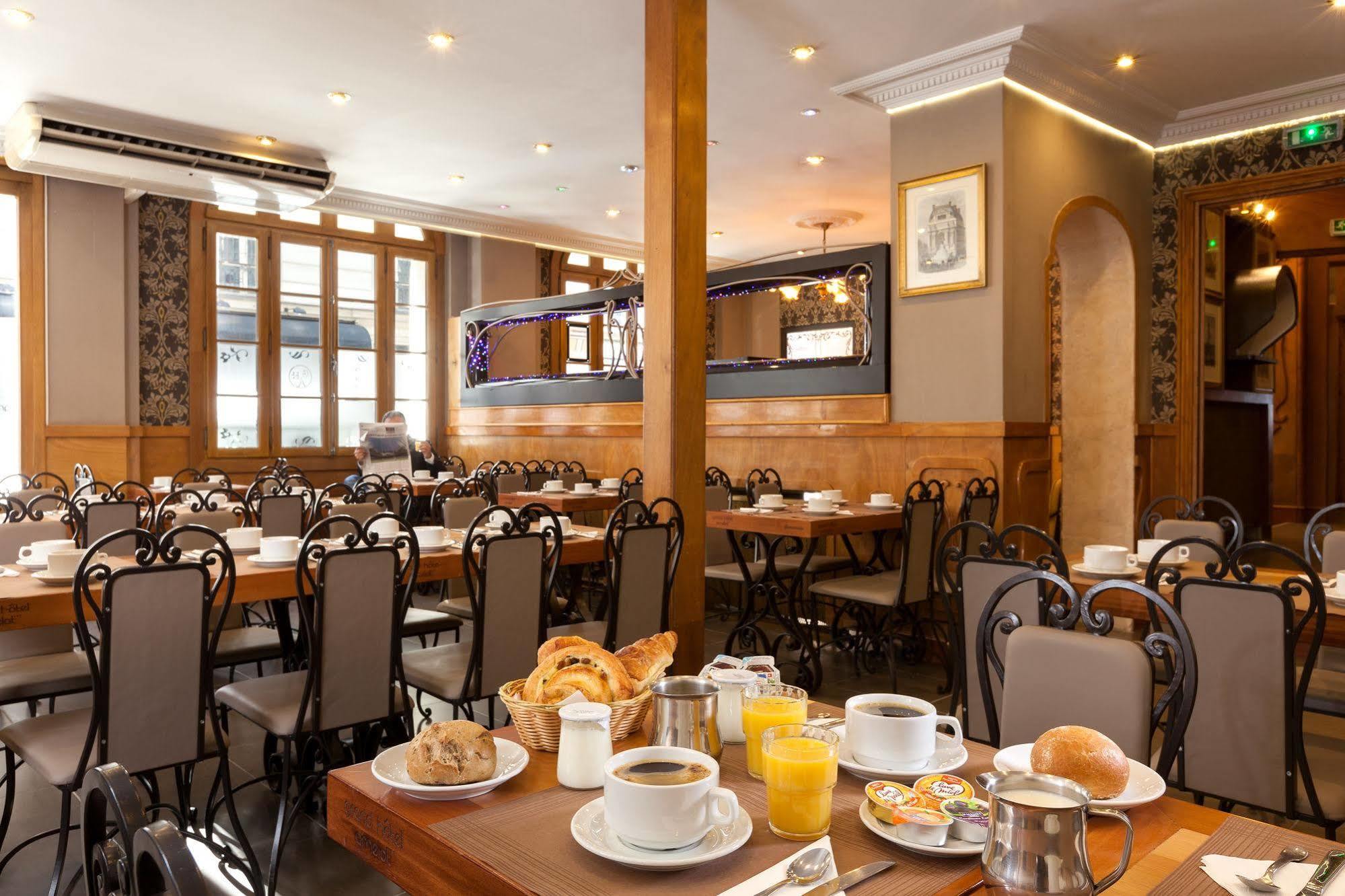 Grand Hotel Amelot Paris Bagian luar foto